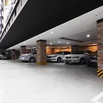 Hotel Leaders
